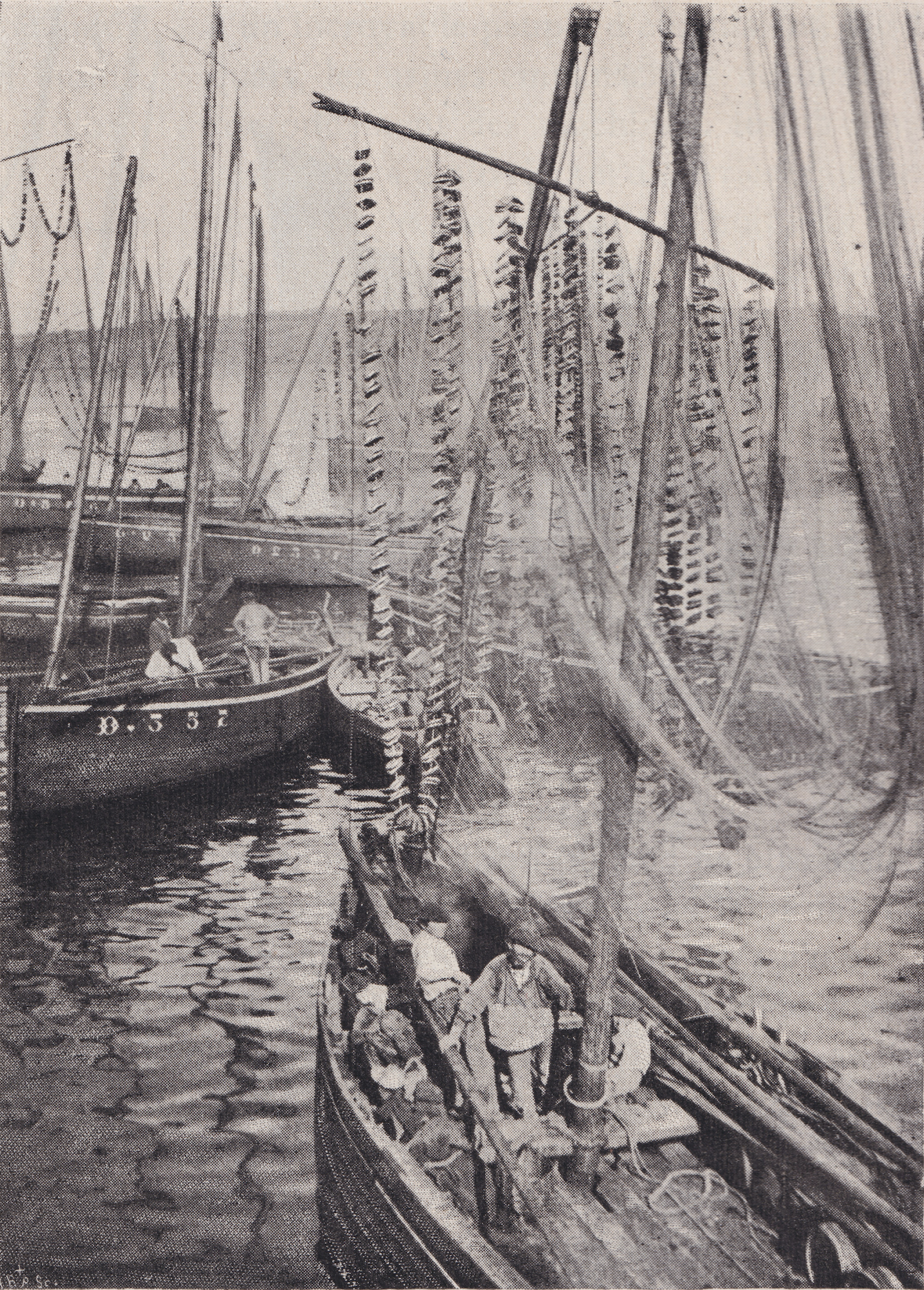Source : image remarquée par Jacques Join dans  Une grande industrie française, la sardine à l'huile, publié par Yan de la Noët, dans Le Mois littéraire et pittoresque de Janvier-Juin 1902. Photo Charles Géniaux