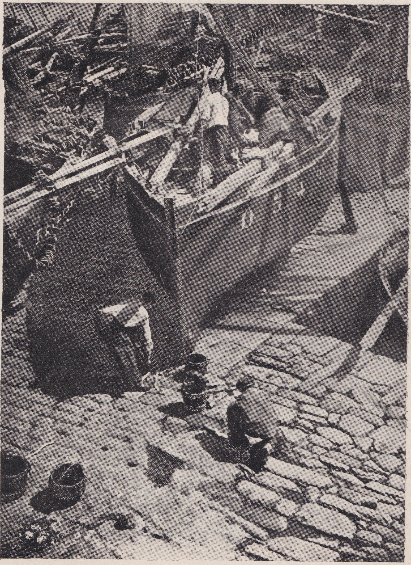 Source : image remarquée par Jacques Join dans  Une grande industrie française, la sardine à l'huile, publié par Yan de la Noët, dans Le Mois littéraire et pittoresque de Janvier-Juin 1902. Photo Charles Géniaux