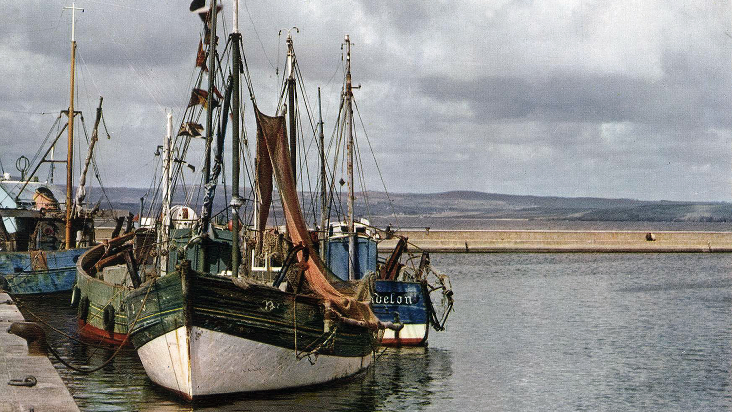 Source : Archives Départementales du Finistère - Au second plan, à droite, l'arrière de "La Madelon", DZ 4020