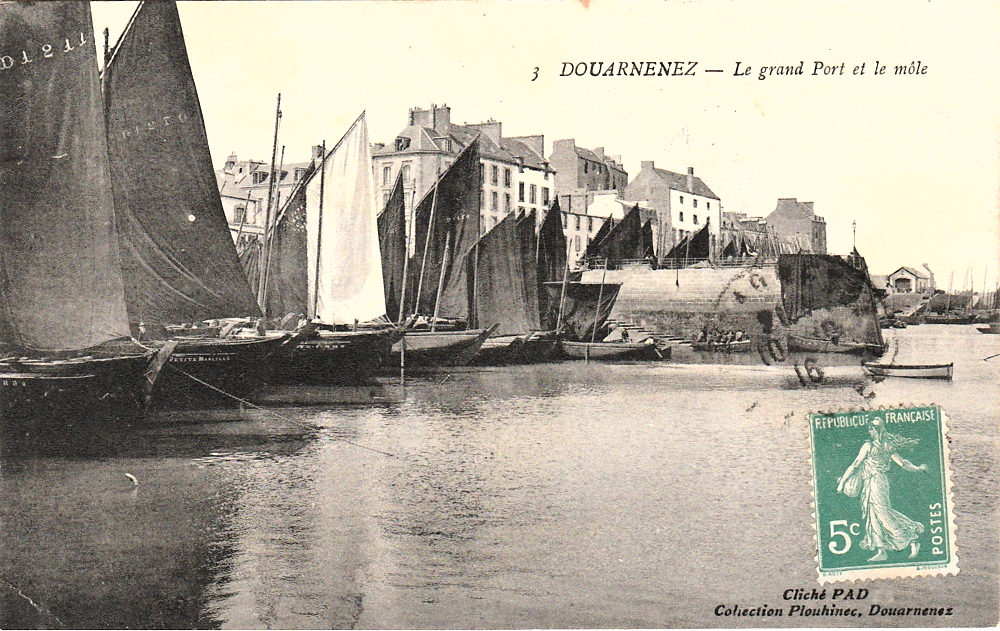 Source : Collection personnelle d'André Le Coz. Vue du Grand Port vers 1910