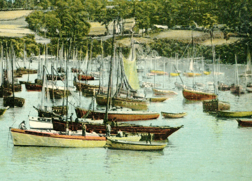 Source : carte postale colorisée G. Artaud, Nantes, communiquée par Marcel Kernaléguen (au milieu, au second plan).