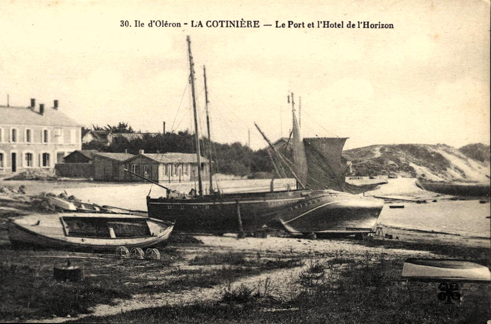 Source : Collection personnelle de Sophie Lessard.Au mouillage à la Cotinière, sur l'île d'Oléron.