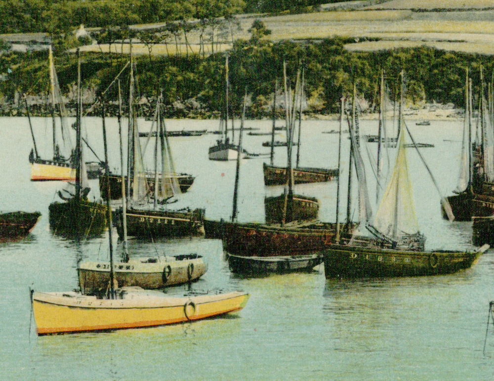 Source : carte postale colorisée G. Artaud, Nantes, communiquée par Marcel Kernaléguen (à gauche, au milieu de l'image)