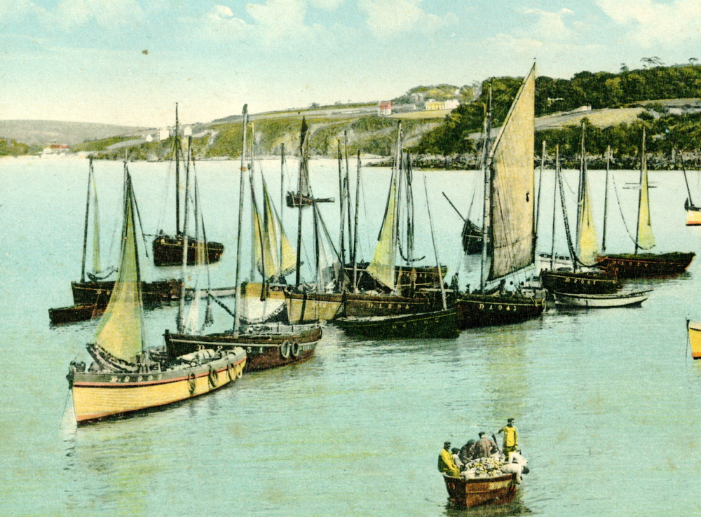 Source : carte postale colorisée G. Artaud, Nantes, communiqué par Marcel Kernaléguen (le 2ème bateau, à gauche).