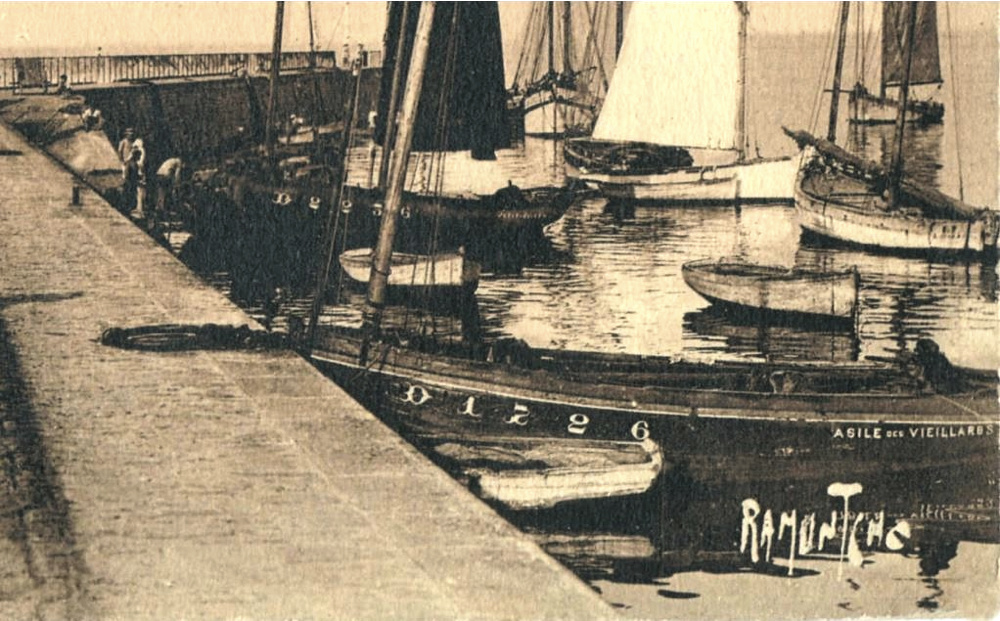 Source : collection personnelle de Jean-Michel Péault.A quai, au port de l'Herbaudière, Noirmoutier.