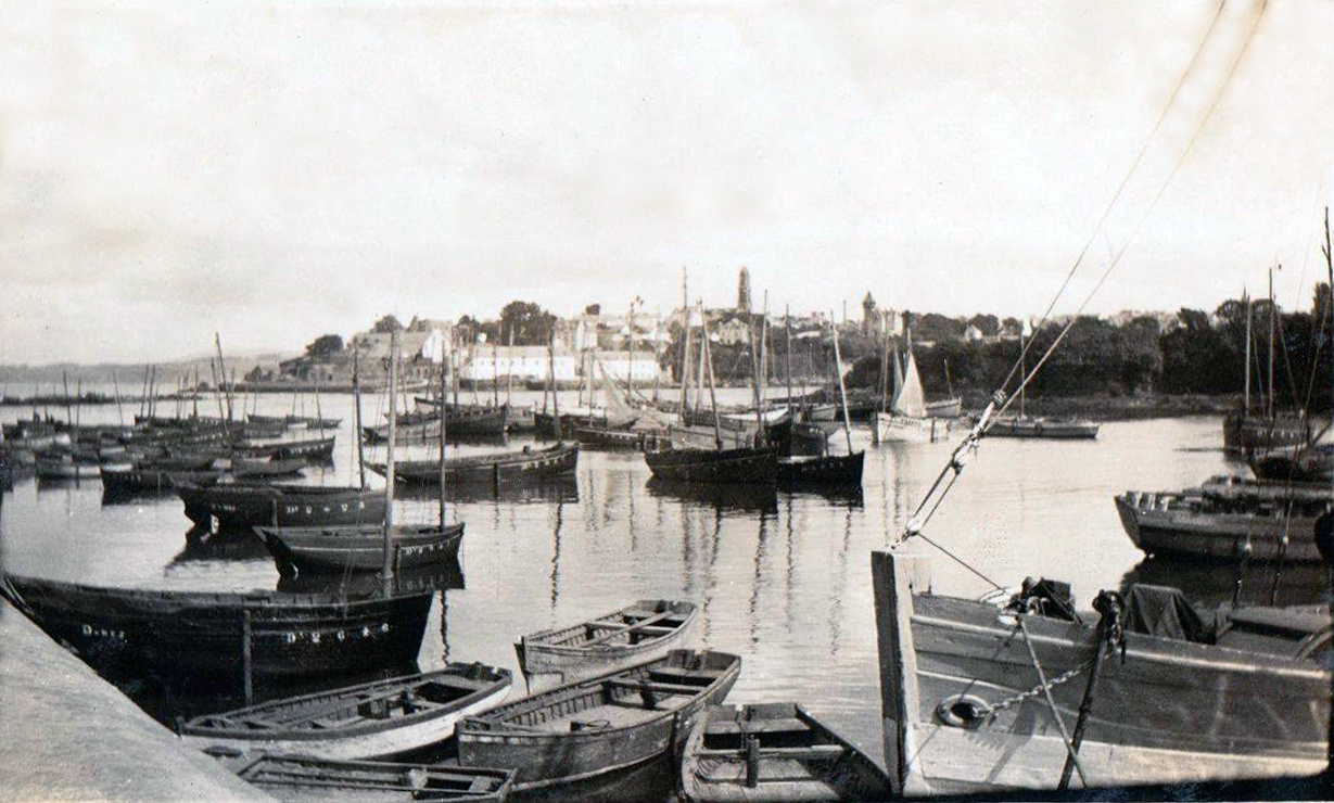 Source : Collection personnelle de Jean-Jacques Le Lons.Port de Tréboul, vers 1925.