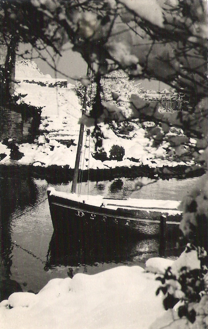 Source : Collection personnelle de Françoise Quinquis.Rare photo de bateau sous la neige....