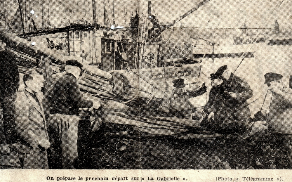 Source : Collection personnelle de Jean Pierre Hélias.Début années 50, au milieu de la photo, Pierre Nicolas Gonidec, grand-père de J-P Hélias.