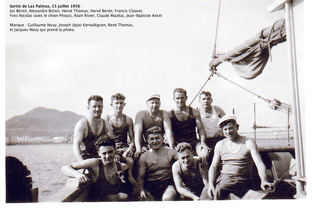 Source : Photo de Jacques Nouy.L'équipage de l'Avel Dro, à Las Palmas, le 15 juillet 1956.