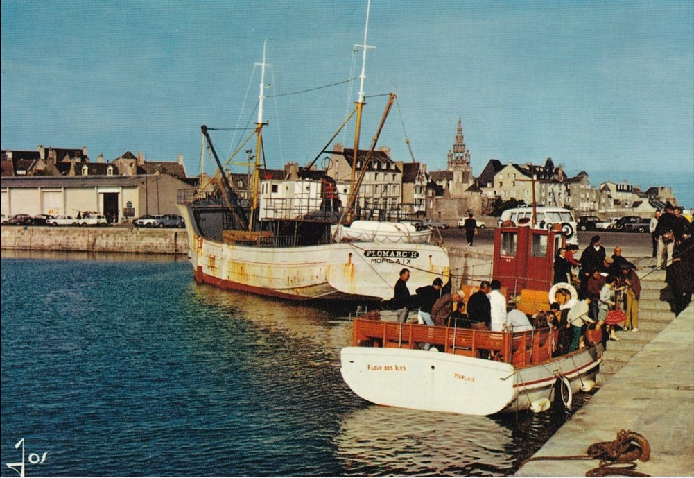 Source : Collection personnelle de Pierre Quéméneur.Le Plomarch au port de Roscoff, immatriculé à Morlaix.
