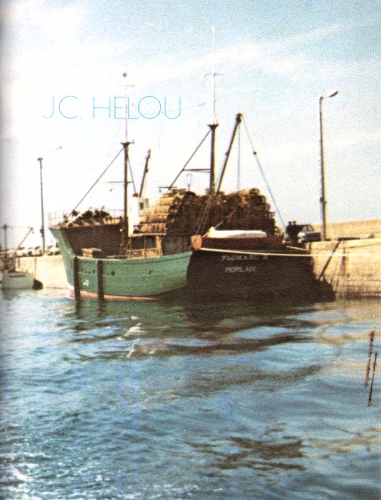 Source : Collection personnelle de Pierre Quéméneur.Au port de Roscoff, un langoustier vert...
