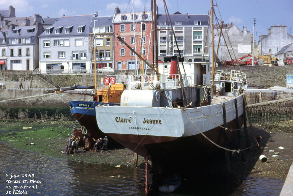 Source : Archives Départementales du Finistère, transmise par Jean-Jacques Le Lons.Remise en place du gouvernail de l'Etoile, le 8 juin 1963.
