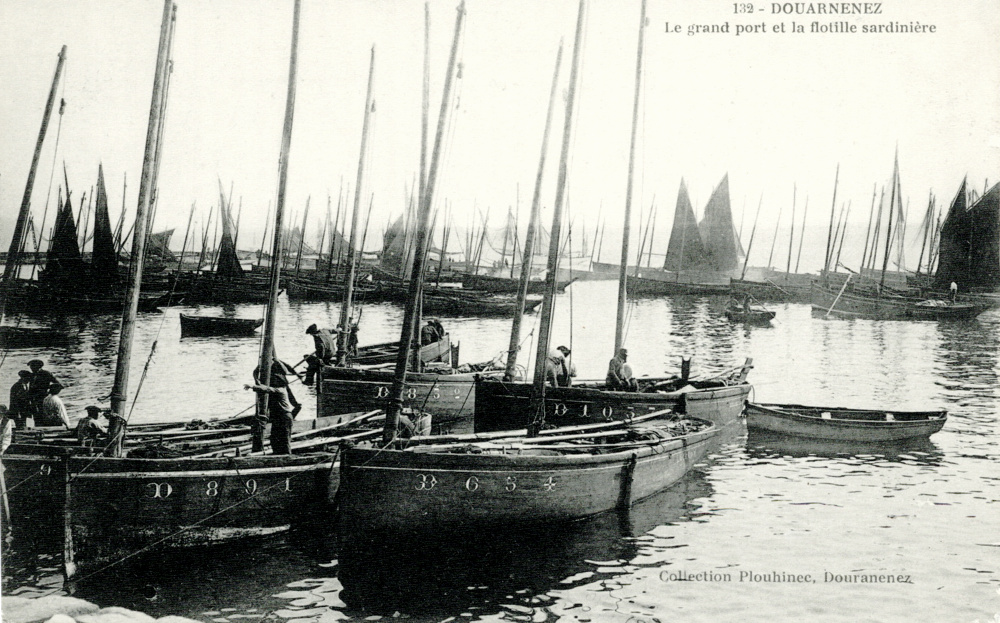 Source : collection personnelle de Marcel Kernaléguen (Carte postale n° 132, Collection Plouhinec, Douarnenez)