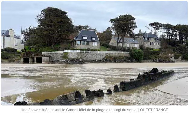 Source : Journal Ouest-France du 29/03/2024 - Carole Tymen - "Sur cette plage du Finistère, le mauvais temps met au jour de vieux déchets et une épave"